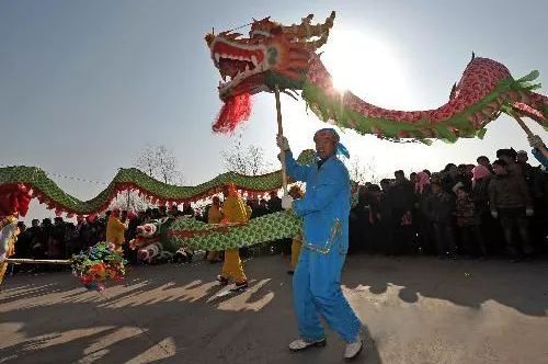 舞龍演出團